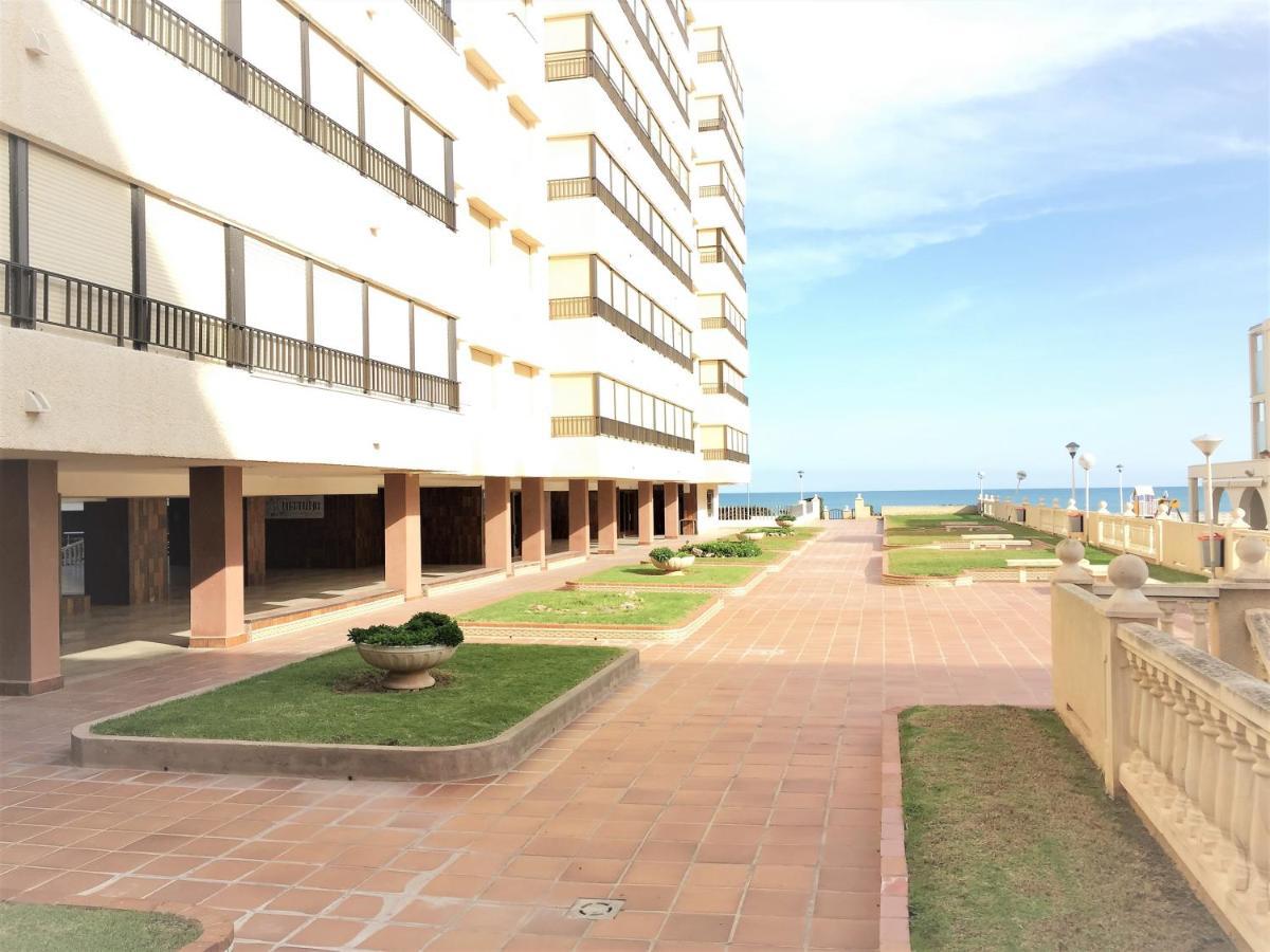 Cozy Apartment In A Beachfront Complex Mareny Blau Exterior photo